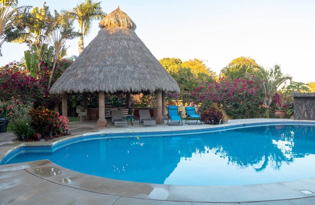 Villas Escondido, Villa#5-One Bedroom Suite 3 km-2ml. to the beach and shopping