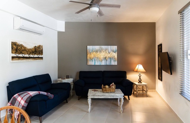 Villas Escondido, Villa #1 one Bed. Suite Only 3 km-2ml to beach and shopping.