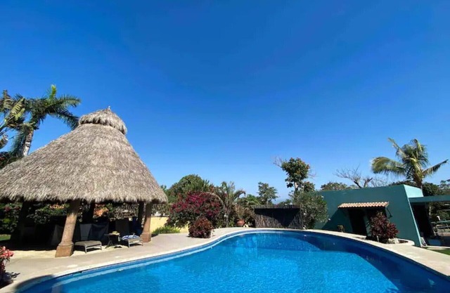 Villas Escondido Villa# 4 One Bed. Suite Only 3km.-2ml. to beach and shopping