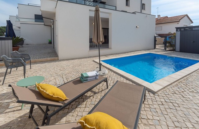 Villas Garça F - Holiday Home in Salir do Porto - SCH072