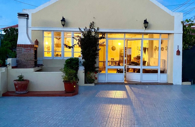 VillasFerrel - FlowerPot Chalet - with large courtyard and living area