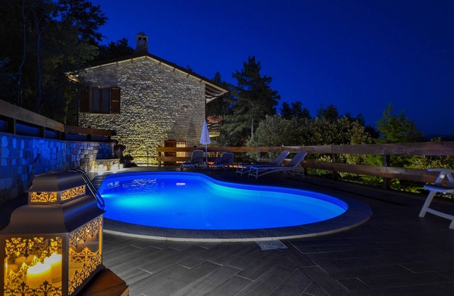 VillaSubasioRelax, Panorama-Villa mit Schwimmbad, Naturpark, Spello, Assisi