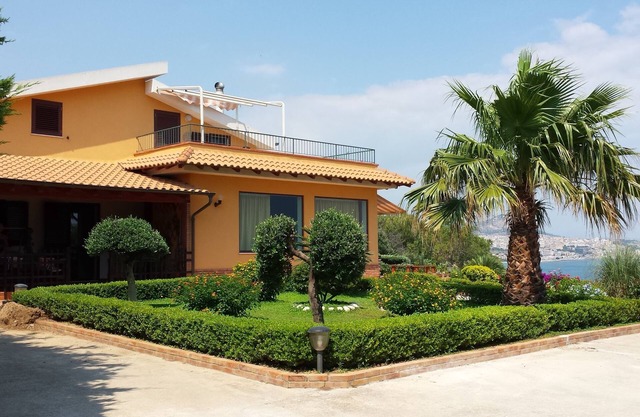 Modern und Sehr Schön Eingerichtetes Appartment in Einer Villa mit Garten