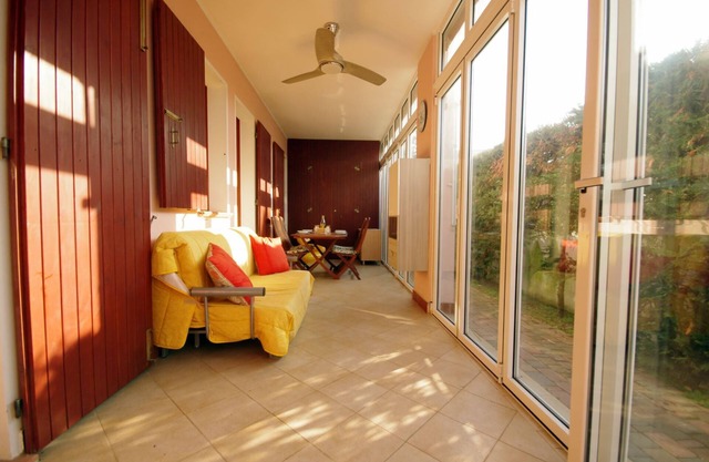 Beautiful ground floor villa with parking space and air-conditioned livable porch near the beach