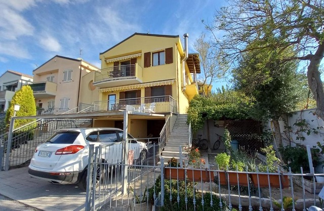 Villetta con giardino e parcheggio coperto
