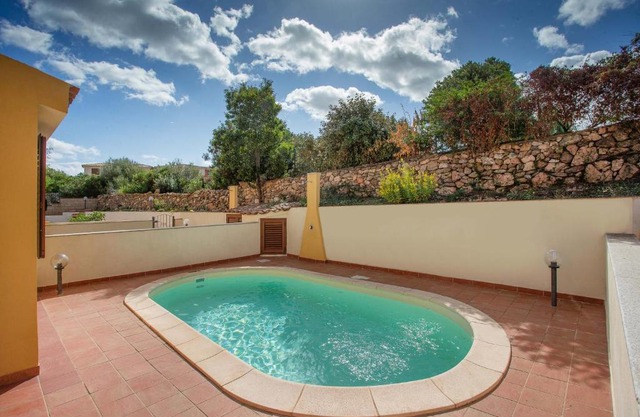 Villetta con Piscina - BUDONI