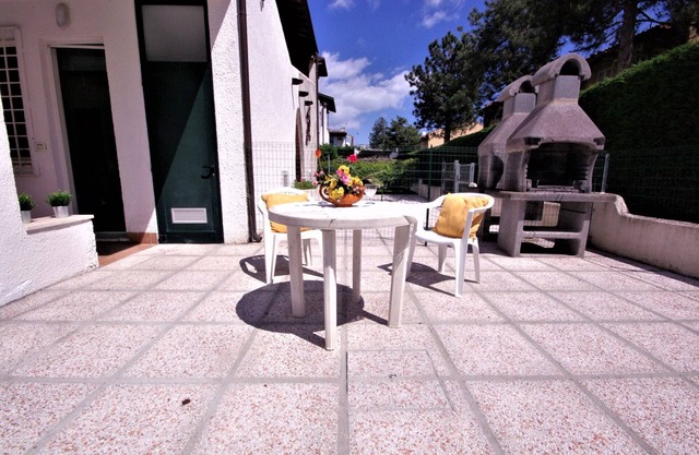Pretty ground floor villa with independent entrance in the private courtyard with barbecue