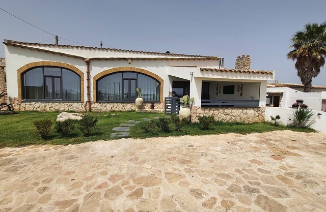 VILLETTA ELMA, IN MENFI BETWEEN NATURE AND SEA.