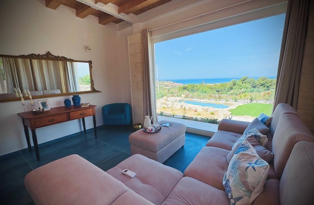 Villetta Il Maso in Cava d'Aliga a minute's drive from the sea. Private pool
