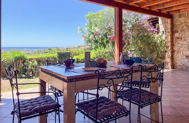 VILLETTA KAYTE - Lovely villetta in central location, sea views, near beach