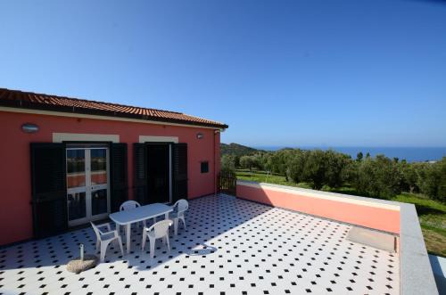 Villetta Olivia Casa in collina vista mare