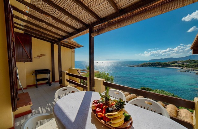 Villetta Waterfront Cala Caterina, direct access to the beach, Wi-Fi