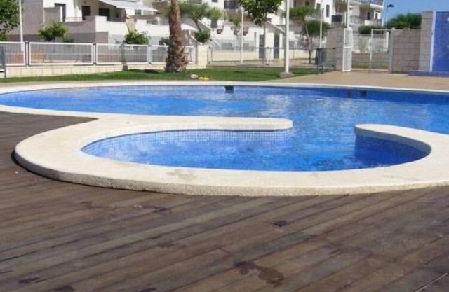 Vinaros: apartment with large terrace and garden