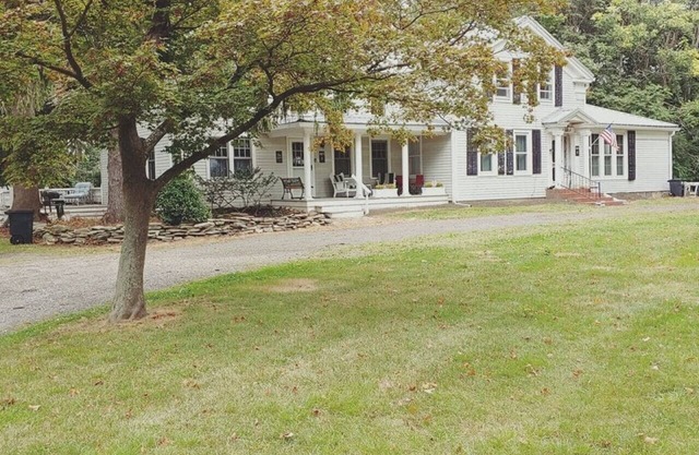 Farmhouse Nestled in Vineyard on Lake Erie