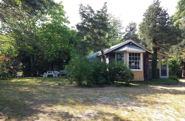 Vineyard Cottage Charm, zu Fuß zum Strand, auf dem Radweg, in der Nähe der Stadt
