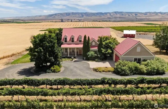 Vineyard Estate-Mountain views-Private; minutes to downtown. Pet friendly