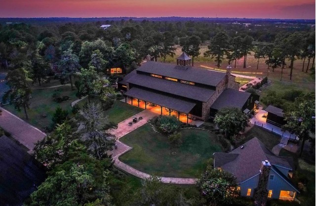Vineyard Estate with 3 Serene, Luxurious Cottages