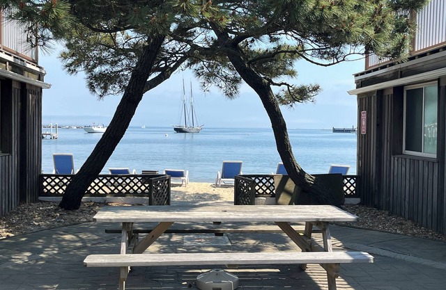 Vineyard Harbor Motel - Private Beach