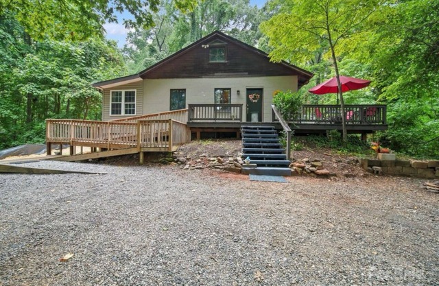 Vineyard Mountain Cottage on 7 Acres - Private yet Close to Town!