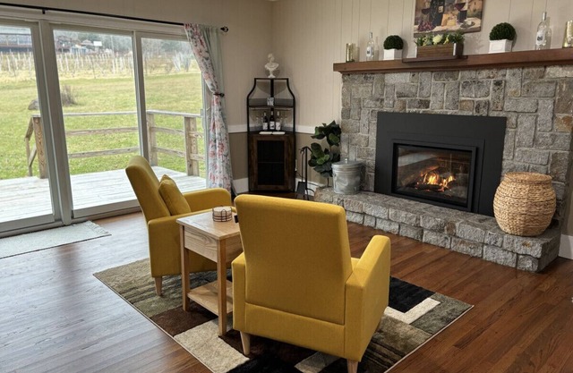 Vineyard Retreat: Cozy 3 BDRM Winery House + Hiking/climbing within 5 Miles