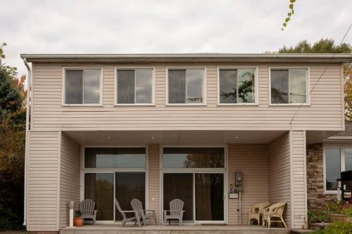 Vineyard Suite - Family Friendly in Picton PEC