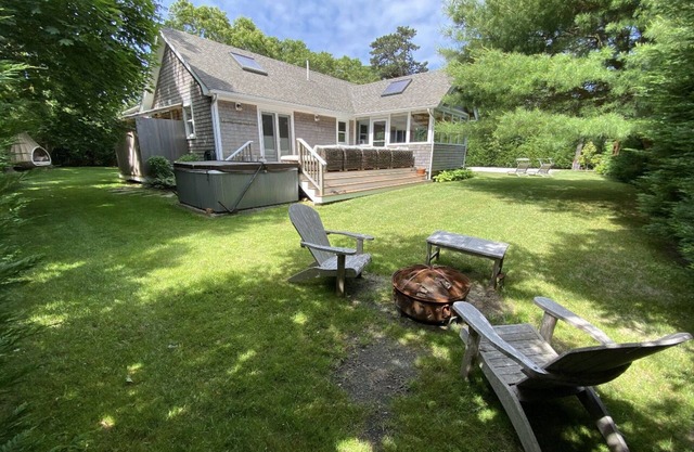 ** Vineyard Vacation Retreat ** with HOT TUB