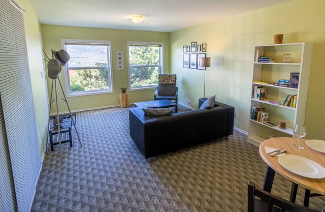 Viñedos y vistas a la laguna - Suite privada en la ladera - 100 m sobre el lago Osoyoos