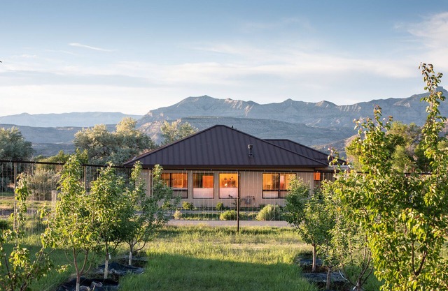 Vini's Place- A Cool Creek Retreat