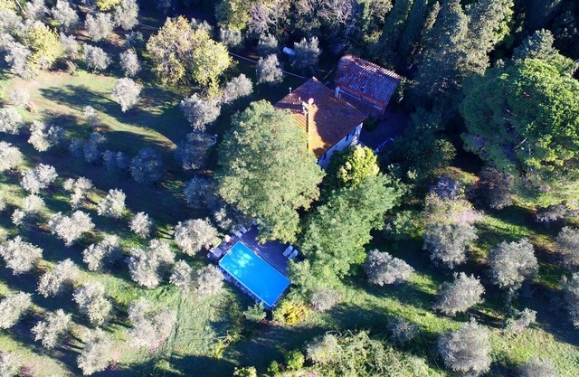Moderne Villa mit Swimmingpool in Ghizzano Italien
