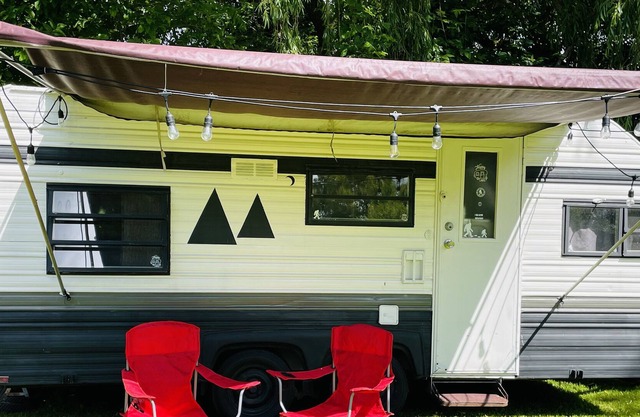 Vintage 19' Camper near Niagara Falls