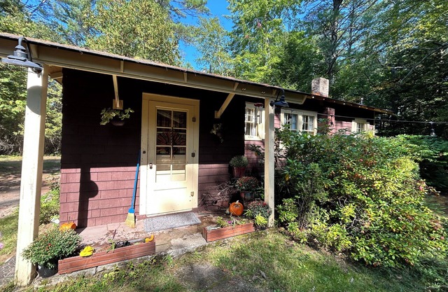 Can’t Beat This Deal – Cozy, Convenient to Schroon Lake, and Affordable!