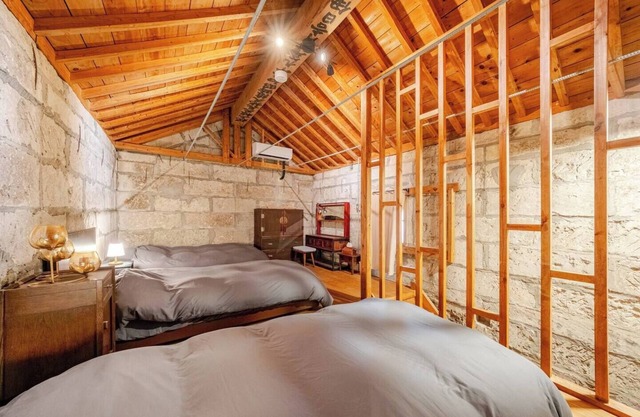 Vintage barn with BBQ, Projector & Fresh Veggies