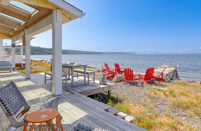 288 -3 bed 2 bath Vintage beach house on Admiralty Bay