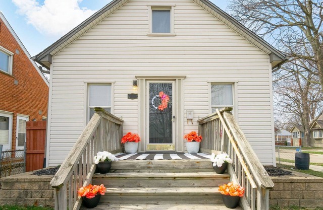 Vintage Charm| 3BR | Free Wifi | Basement Storage Space