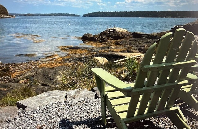 Vintage Maine Cottage -- Water Views and Water Access