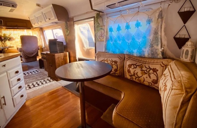 Vintage Motorhome/RV + WiFi