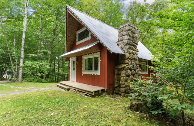 Vintage Chalet - Near Hiking, Disc Golf & More! Enjoy the outdoors