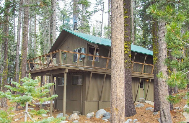 Vintage Pines Chalet: Cozy 3-bedroom home in lovely Soda Springs