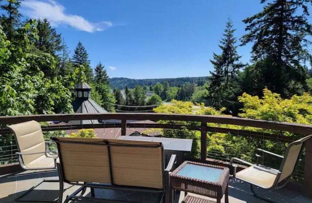 Vintage Poulsbo Apartment