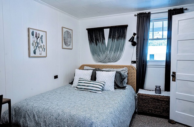 *New* Vintage Riverside Motel Apt #6
