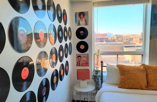 Vintage Studio w/City Views Minutes to DT