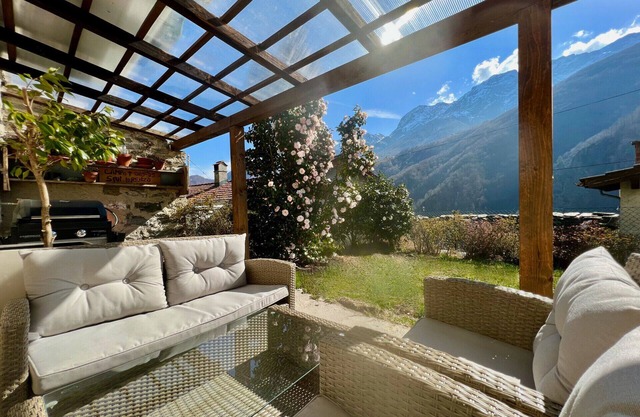 Vintage-style vacation home with a view of the Centovalli (La Canonica)