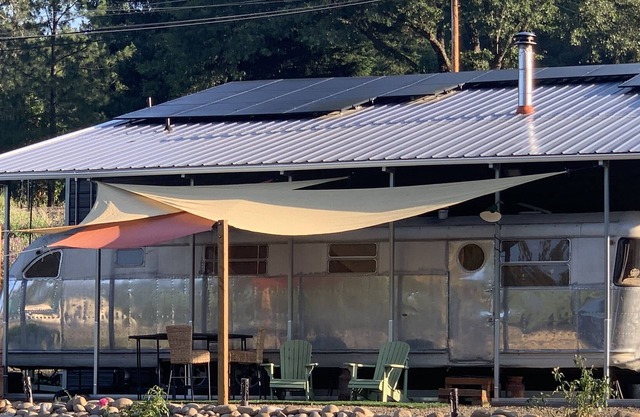 Vintage Tiny Home "Isabelle on the Rogue