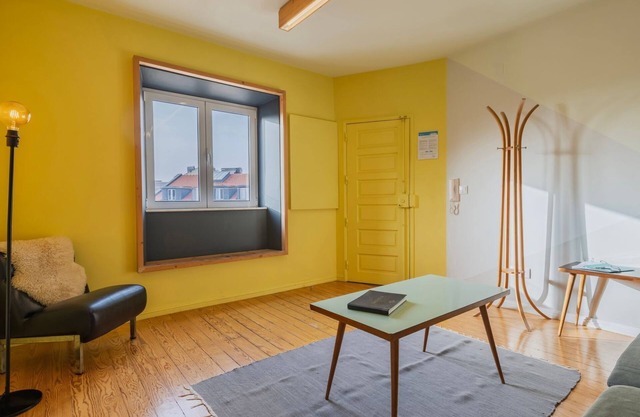 Vintage w/ Castle View Apartment by LovelyStay