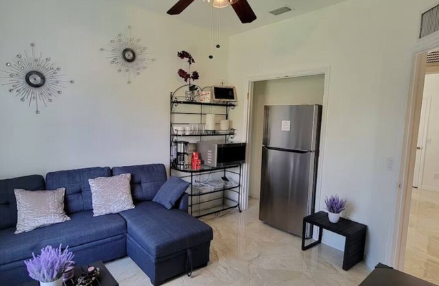 Violet & Sunshine Suite in Lehigh Acres