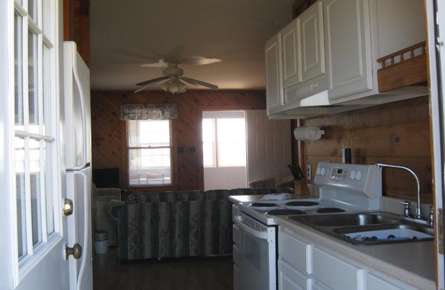 Virginia Landing Camping Resort Cabin 19