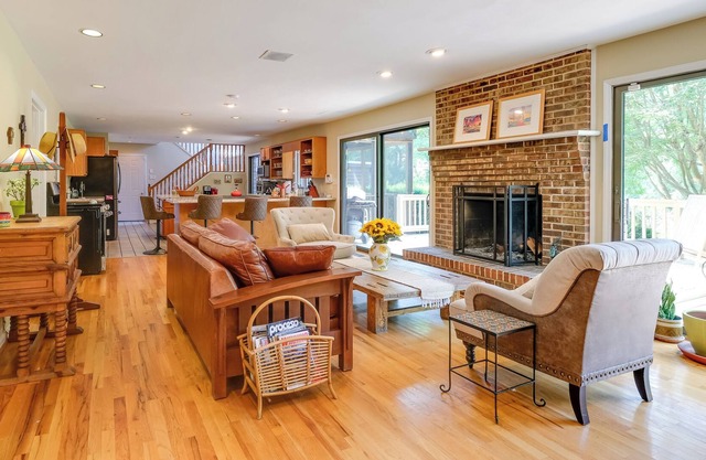Virginia Retreat w/ Deck, 7 Mi to Downtown Roanoke