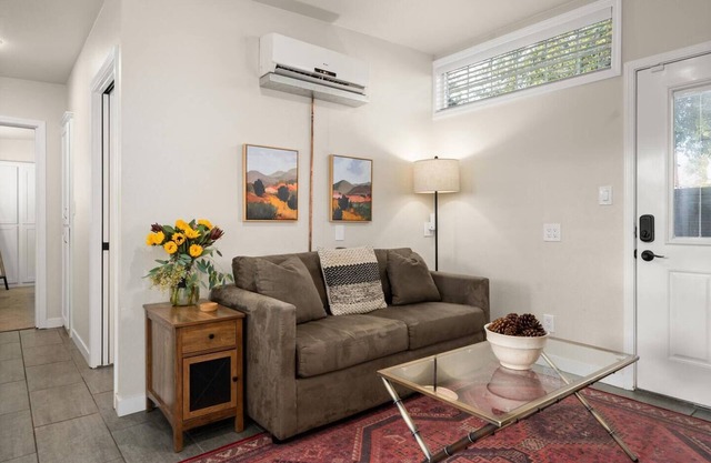 Visit our bright, spacious and clean centrally located one bedroom!