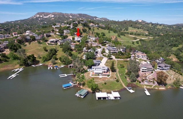 Visit our Family Lake House, walk to Dock +boat