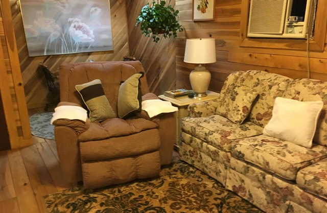 Besuchen Sie uns in KY in unserer Honeymoon Cabin in der Nähe des Cave Run Lake und des Daniel Boone Forest